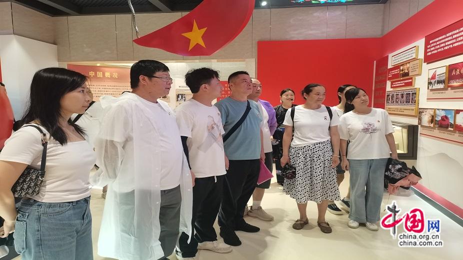 精准扶贫的新闻稿件_十八洞村精准扶贫主题党日活动_十八洞村党建引领乡村振兴实践