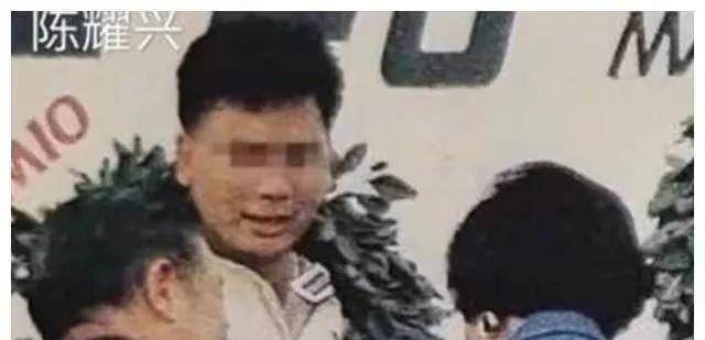 陈耀兴被杀真相_梅艳芳与陈耀兴恩怨_陈耀兴是尹国驹杀的