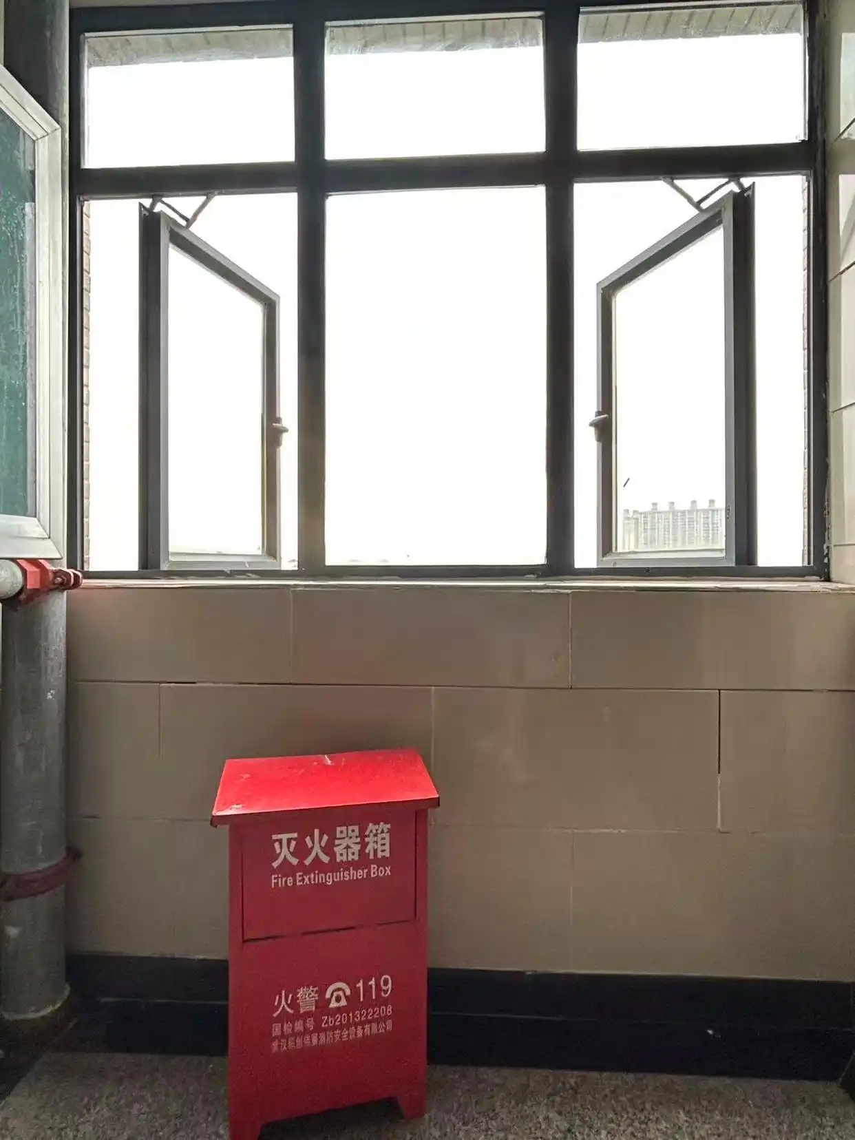 索赔51万余元！3岁女童16楼坠亡，父母诉开发商、物业等案将开庭，记者实探
