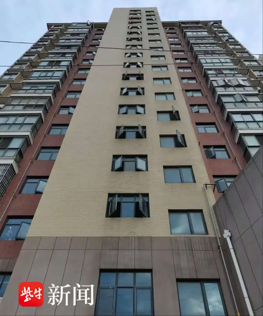 3岁女童16楼坠亡 父母索赔51万_小区窗户安全隐患_湖北孝昌县3岁女童坠亡事件