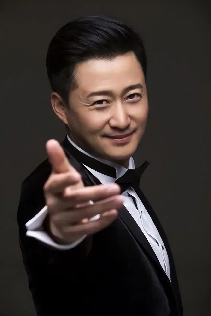 吴京接任武术形象大使_李连杰的新身份：001号终身志愿者_李连杰卸任国际武联形象大使