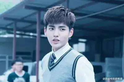 吴亦凡照片壁纸_内娱颜值天花板鹿晗 清爽系颜值吴亦凡 高冷路线吴亦凡