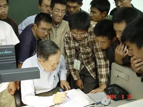 杨振宁 诺贝尔物理学奖 著名物理学家_杨振宁逝世