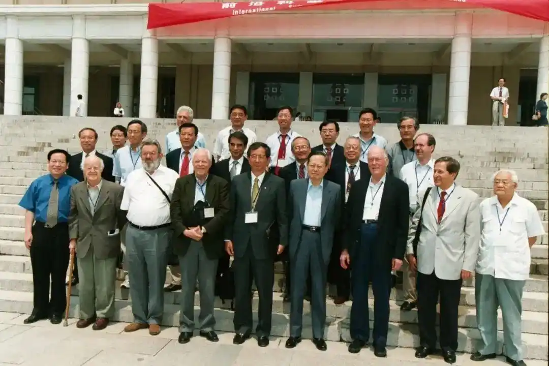 杨振宁逝世_杨振宁 诺贝尔物理学奖 著名物理学家