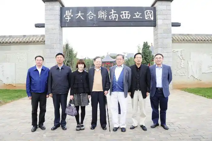 103岁杨振宁逝世：曾在西南联大求学6年，其父亲也在该校任教，他91岁时回来为父亲塑像揭幕
