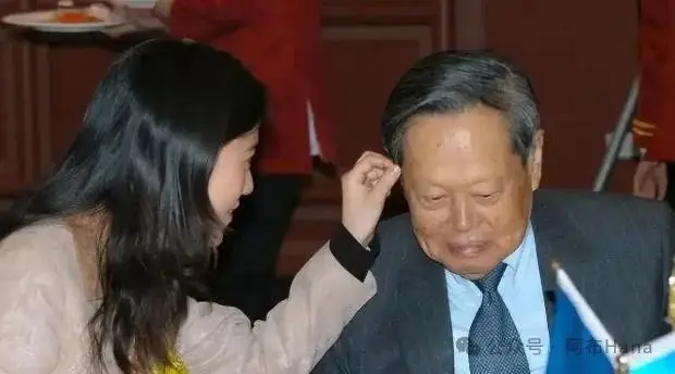 杨澜采访杨振宁 翁帆怎么办 杨振宁遗嘱与爱情_翁帆：杨先生离开的时候一定很欣慰