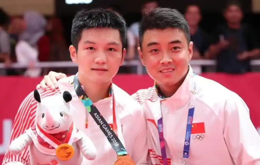 樊振东回应是否期待再次对阵王楚钦_全运会乒乓球男单半决赛 樊振东 王楚钦