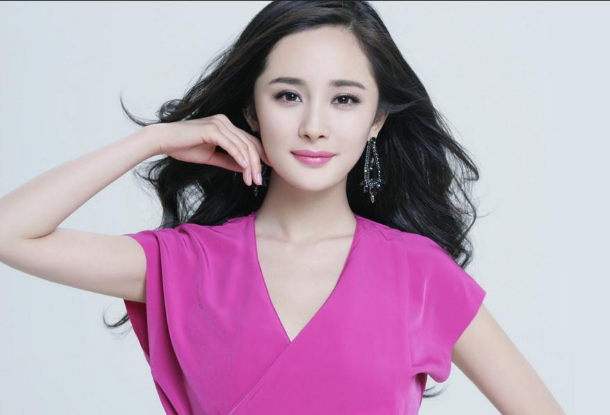 杨幂胸忽大忽小原因_杨幂胸部变化_杨幂胸部抖动