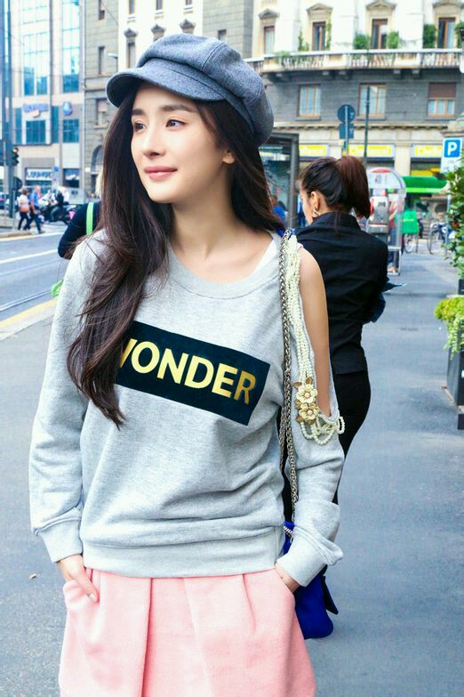 杨幂胸忽大忽小原因_杨幂胸部变化_杨幂胸部抖动