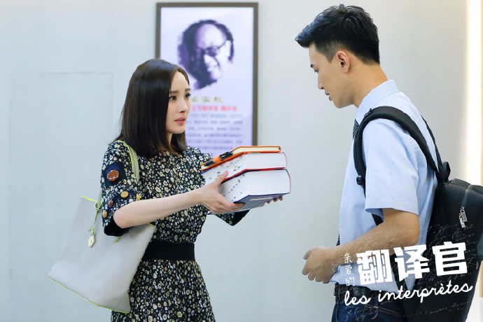 杨幂胸忽大忽小原因_杨幂胸部变化_杨幂胸部抖动