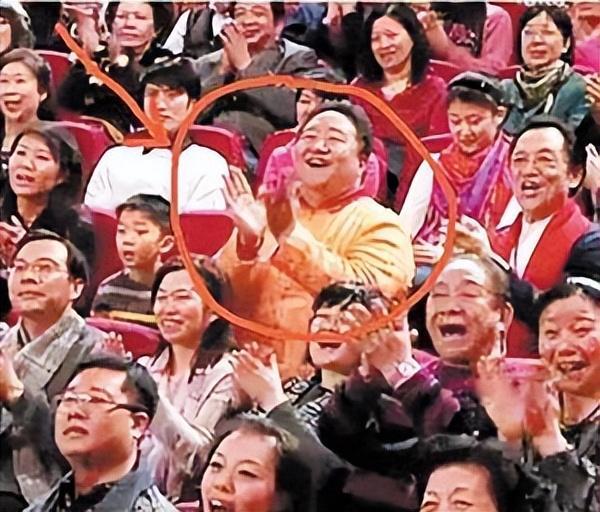 笑脸哥现场看春晚_春晚赞助商企业_春晚特殊观众席分配
