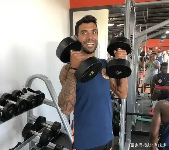 人和后防线年龄结构分析_中超北京人和大连一方积分差距_北京人和球员名单