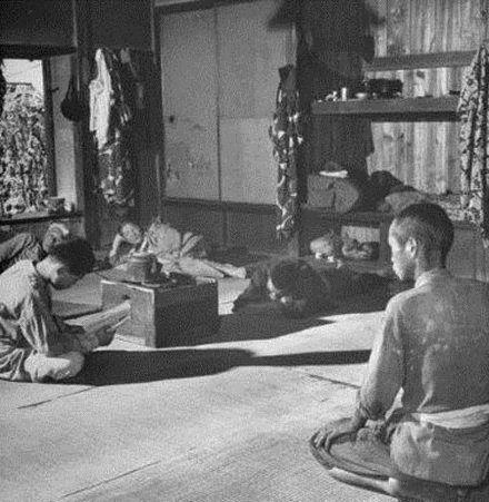 战后日本经济崩溃_日本侵华战争灾难_战地记者日本