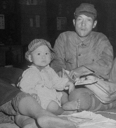 战地记者日本_日本侵华战争灾难_战后日本经济崩溃