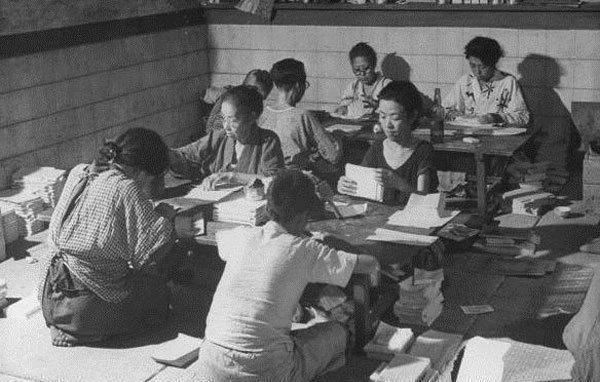 战后日本经济崩溃_日本侵华战争灾难_战地记者日本