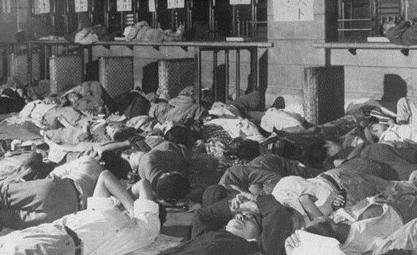 战地记者日本_日本侵华战争灾难_战后日本经济崩溃