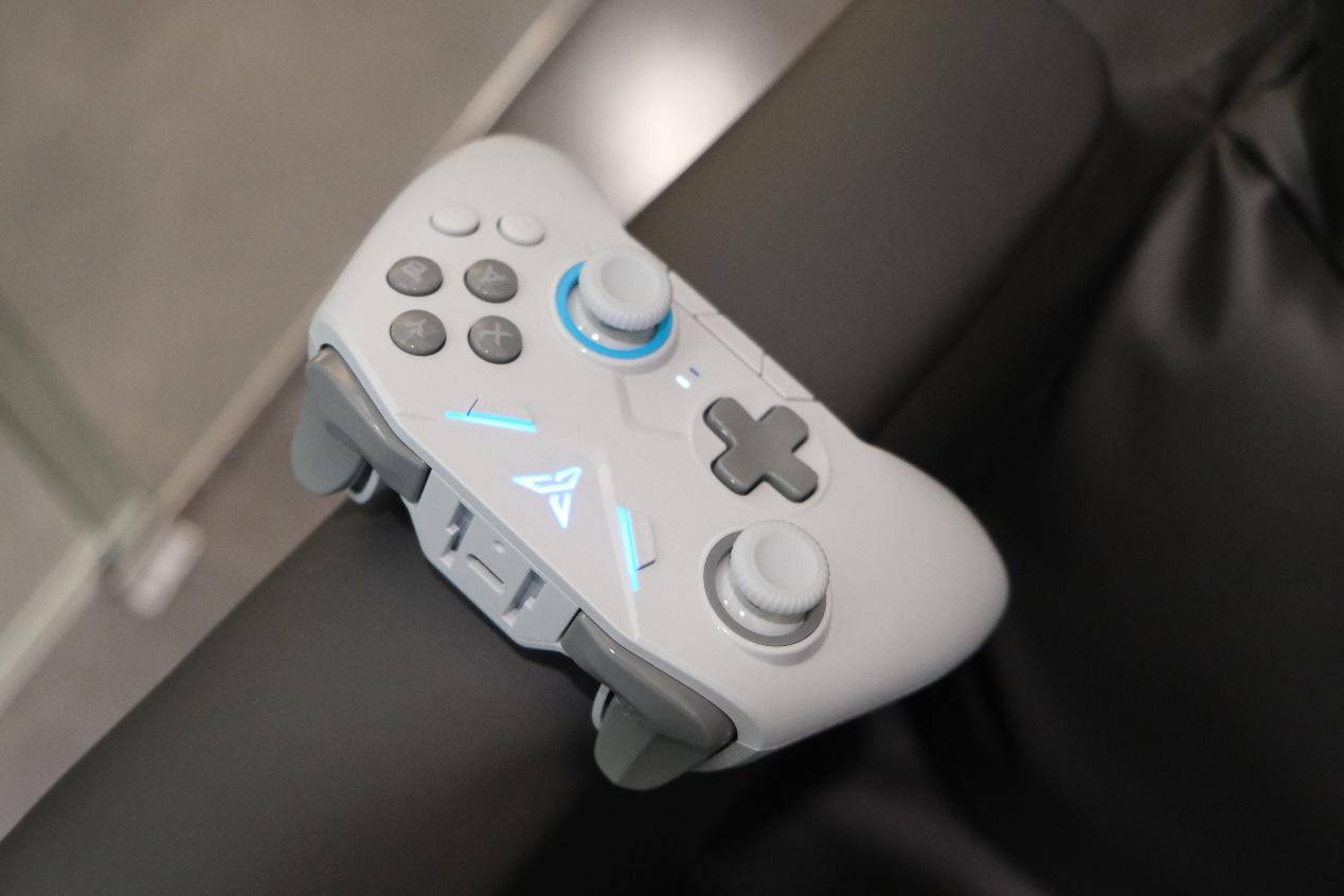 dnf手柄设置_国产PC端手柄评测_飞智黑武士2手柄