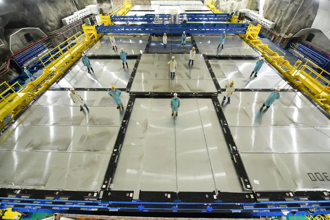 江门中微子实验首个重大成果发布_江门中微子实验 JUNO 超大规模中微子探测器