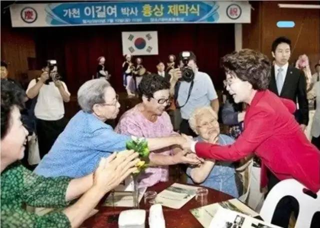 韩国第一童颜美女李吉女_韩国93岁娃娃脸女校长引热议_90岁童颜美女李吉女