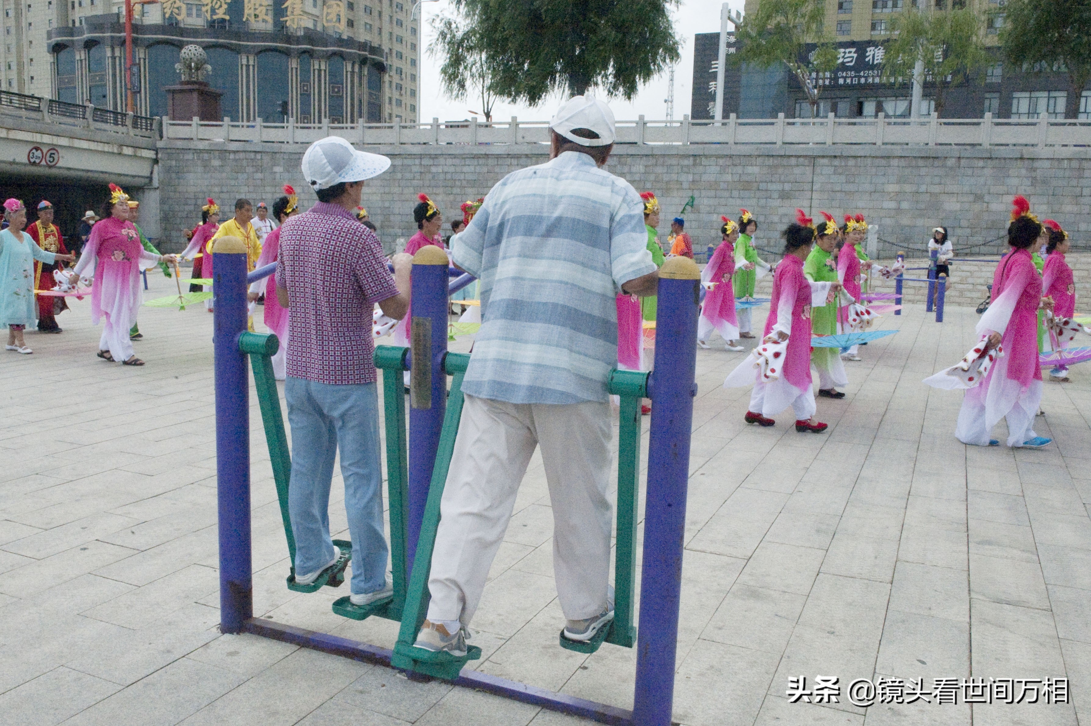 吉林梅河口传统大秧歌扭起来，老百姓健身多姿多彩