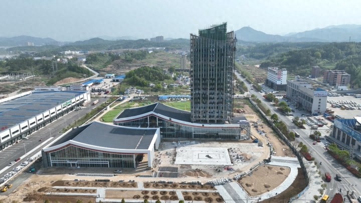 罗田：大别山地标优品智慧物流产业园项目建设如火如荼