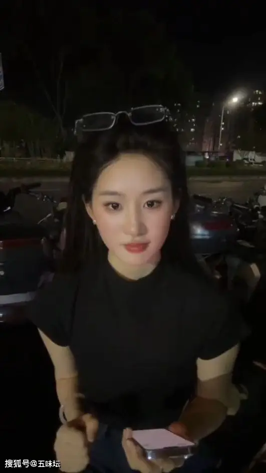 女孩撞脸刘亦菲_刘一菲承认蹭刘亦菲流量_刘一菲走红事件