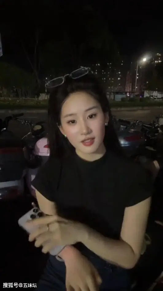 女孩撞脸刘亦菲_刘一菲走红事件_刘一菲承认蹭刘亦菲流量