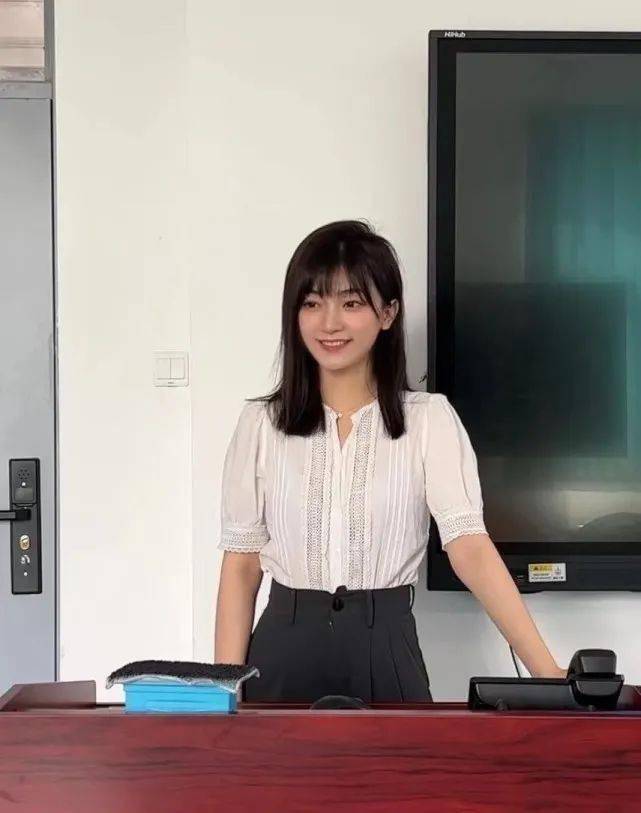 廖琳北大博士回应质疑_95后大学老师廖琳_95后女生回应8年从专科到博士