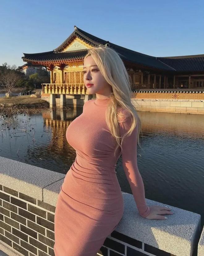 subonglee96 韩国少妇之巅 网红身材比例_性感诱人的少妇