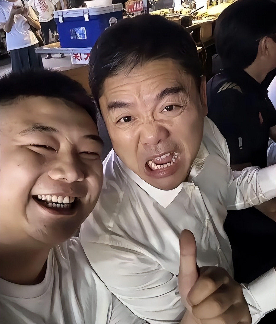 京东评价100字复制搞笑_京东刘强东直播带货_刘强东直播怼马云