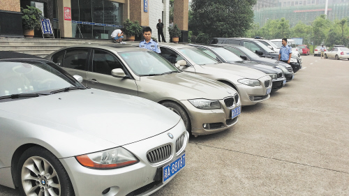 长沙一天查获8辆假牌套牌豪车 驾驶人记12分罚3500元