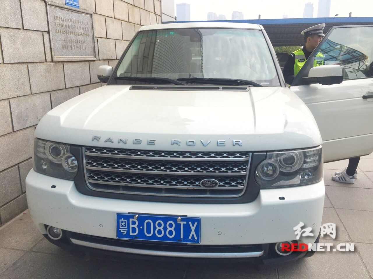 长沙交警查获套牌车：车牌证件标识等涉嫌伪造
