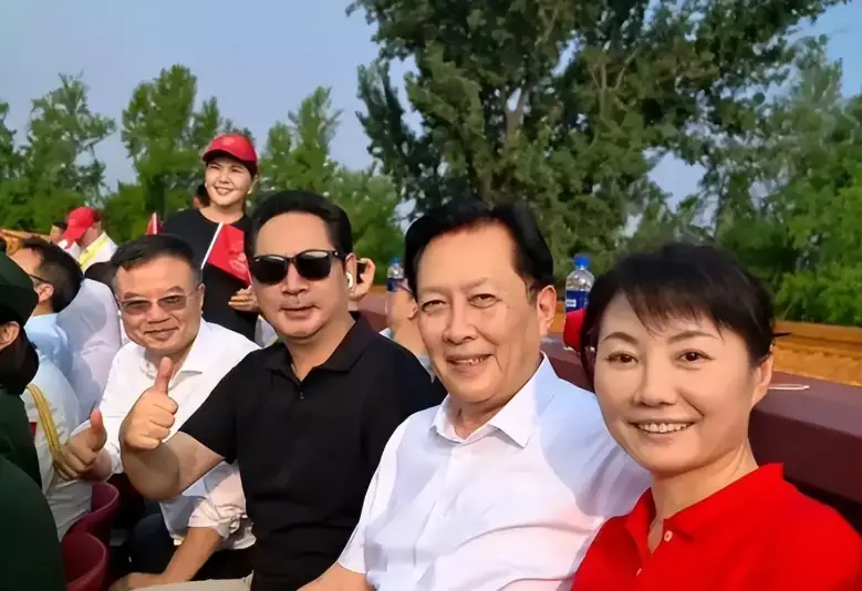 唐国强“舌战群儒”_唐国强从奶油小生到帝王专业户的转型之路_唐国强B站爆红和综艺乌龙的真实表现