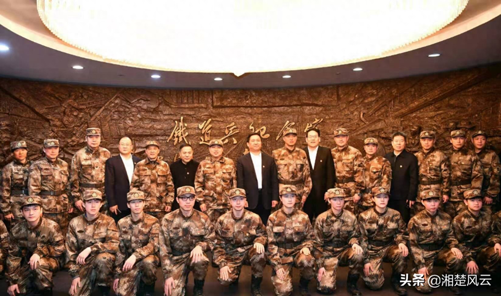 国乒队员参观铁道兵纪念馆_刘国梁带队学习铁道兵精神_铁道兵纪念馆