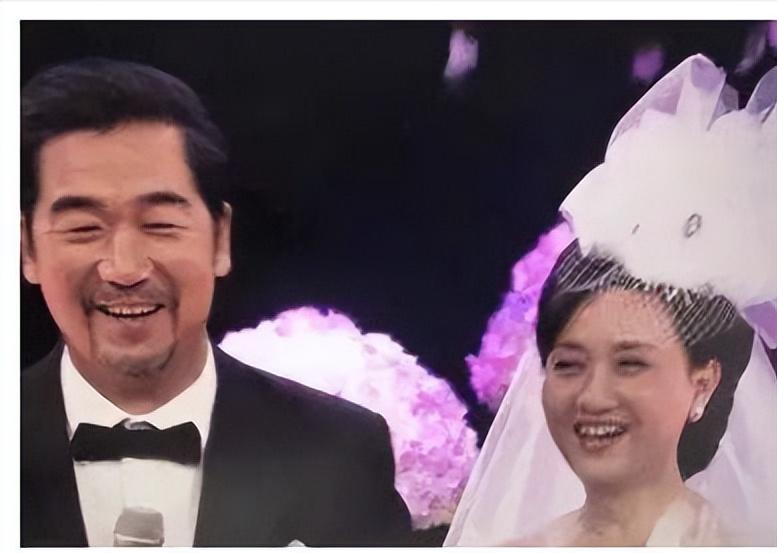 演员张国立前妻_张国立情感经历_张国立婚姻波折