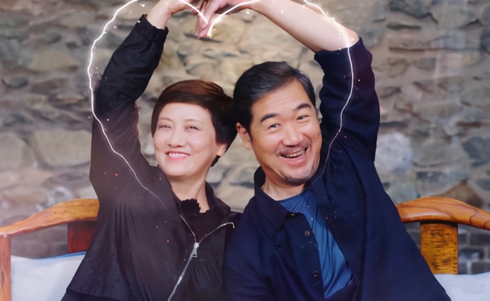 演员张国立前妻_张国立与前妻罗秀春的婚姻破裂原因_张国立离婚后与邓婕的爱情故事