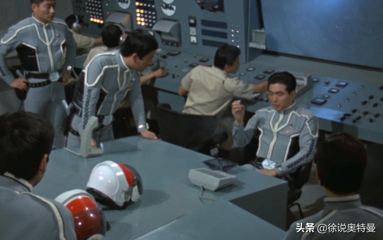 奥特曼机器人_奥特警备队佩丹星人阴谋_赛文奥特曼金古桥对抗