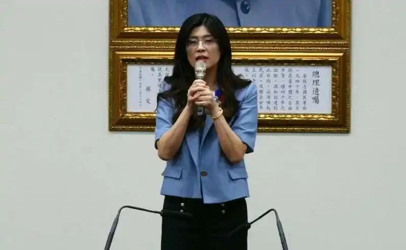郑丽文当选国民党主席，未来两年将面对多重考验
