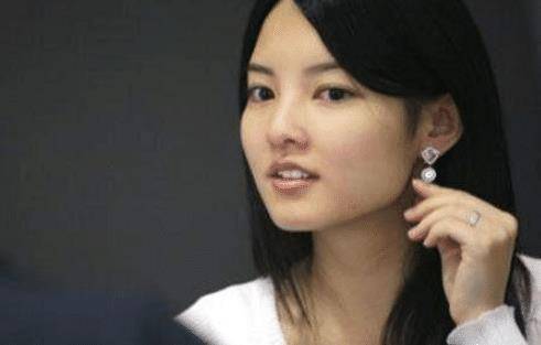 她是十足的名媛，被誉为中国最美公主