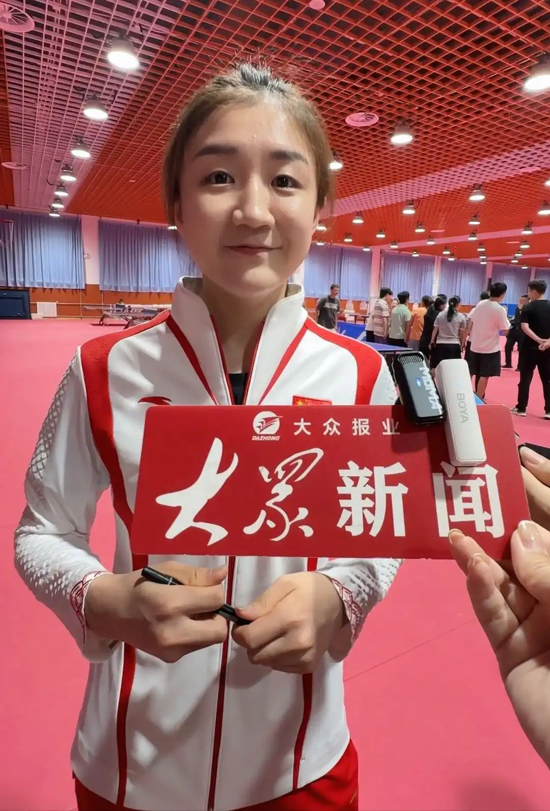 陈梦巴黎奥运会女单决赛回顾_陈梦率山东队员领取金牌_巴黎奥运冠军陈梦回到济南省乒羽中心