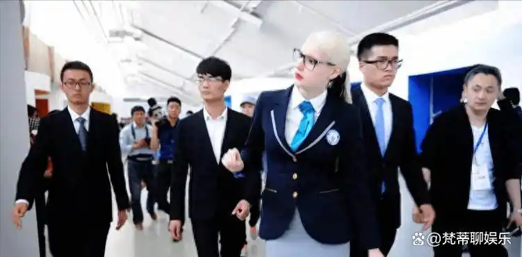 撒贝宁女友李白照片_撒贝宁李白婚姻_李白倒追撒贝宁故事