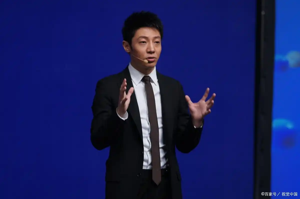 撒贝宁妻子李白个人经历_撒贝宁女友李白照片_李白与撒贝宁爱情故事