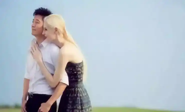 撒贝宁女友李白照片_撒贝宁妻子李白个人经历_李白与撒贝宁爱情故事