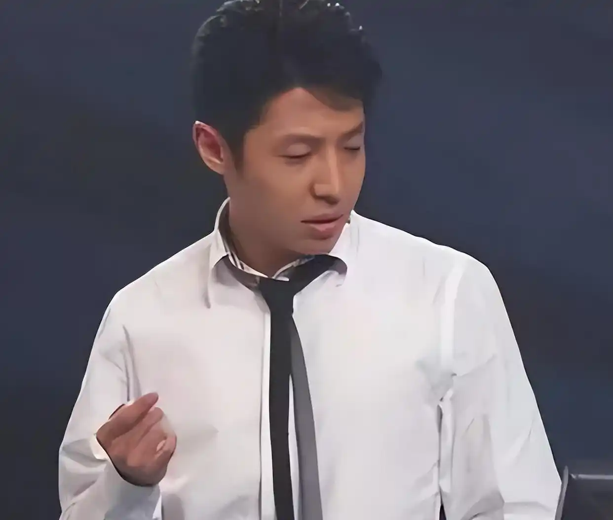 撒贝宁妻子李白个人经历_李白与撒贝宁爱情故事_撒贝宁女友李白照片