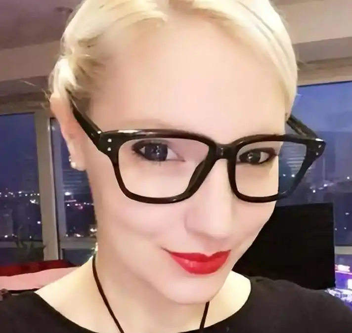 李白与撒贝宁爱情故事_撒贝宁妻子李白个人经历_撒贝宁女友李白照片