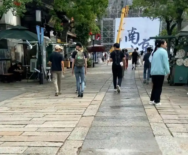 撒贝宁女友李白照片_撒贝宁李白南京偶遇_撒贝宁李白家庭生活