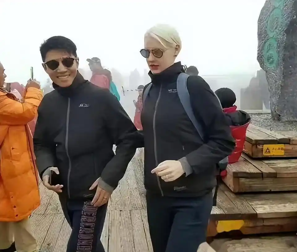 撒贝宁李白家庭生活_撒贝宁李白南京偶遇_撒贝宁女友李白照片