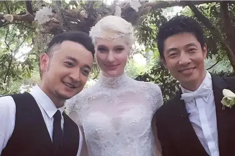 撒贝宁妻子李白 南京旅游 网友偶遇_撒贝宁女友李白照片