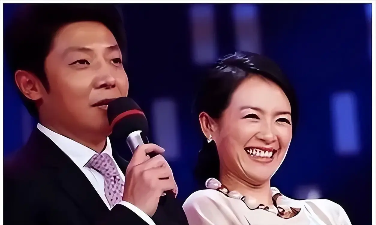 撒贝宁妻子李白 南京旅游 网友偶遇_撒贝宁女友李白照片