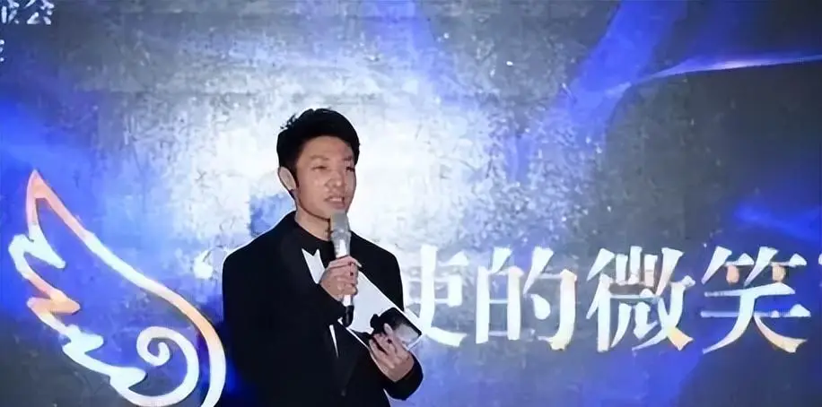 撒贝宁妻子李白 南京旅游 网友偶遇_撒贝宁女友李白照片